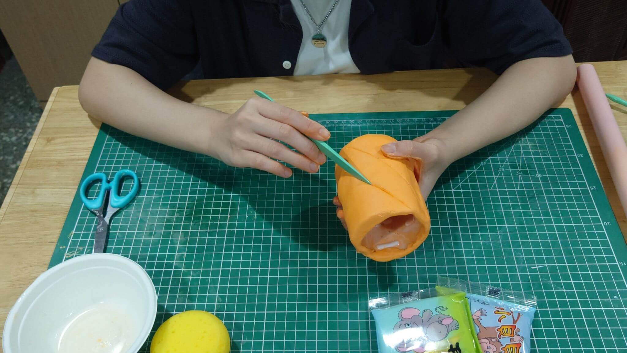 10 steps DIY pineapple pen holder with air hardening clay Ly Hsin